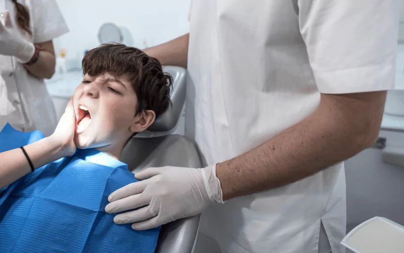 12 Signs You Need To Visit Emergency Dentist