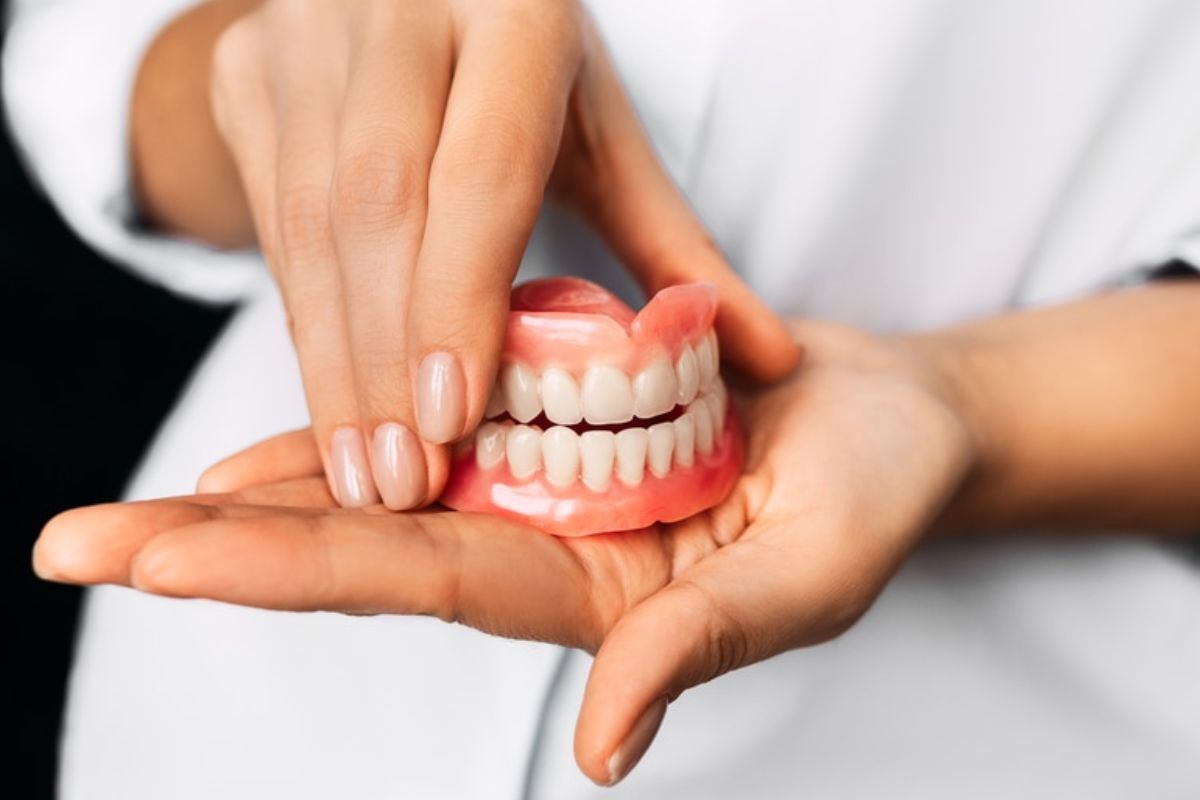 Best Way to Clean Dentures for a Healthy Smile
