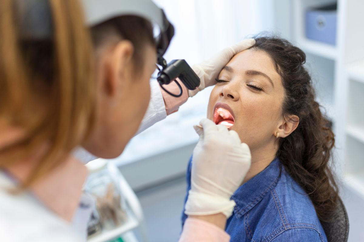 How a Dentist Takes Care of Dental Emergencies